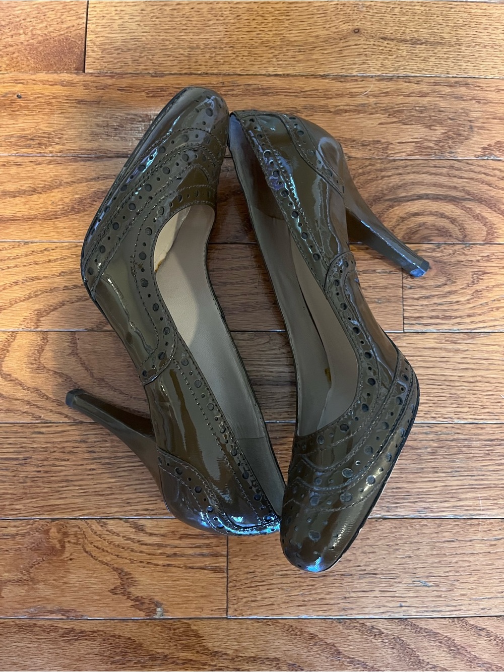 Joan & David  Women's Brown Patent Brogue-Style Pumps, size 7